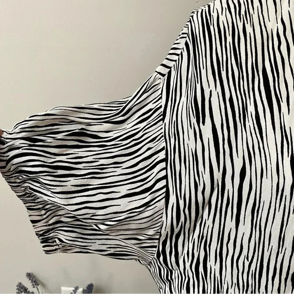 Three Dots Zebra Print Tie Front Button Down Blouse Black White High Low Hem L - Picture 7 of 15